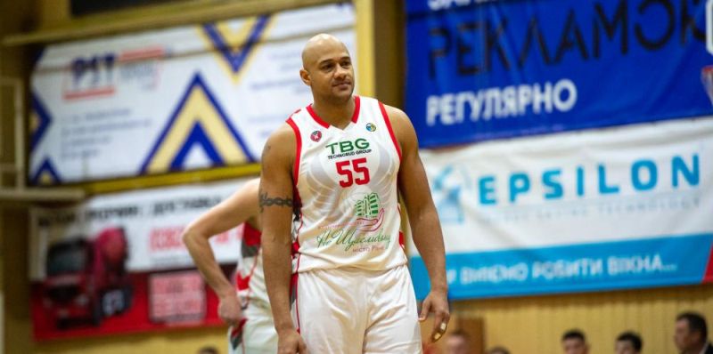 Олексій Адедиран: "Воювати не взяли – надто високий для окопів, пішов у волонтери" 2 - basket.com.ua Олексій Адедиран: "Воювати не взяли – надто високий для окопів, пішов у волонтери" 1 - basket.com.ua