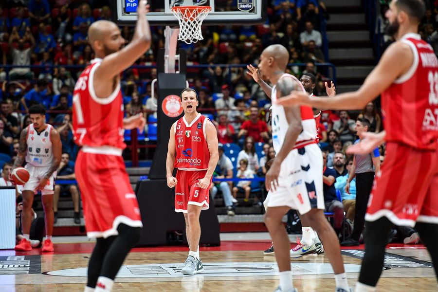 Чемпіонат Італії: "Мілан" здобув домашню перемогу 2 - basket.com.ua Чемпіонат Італії: "Мілан" здобув домашню перемогу 1 - basket.com.ua