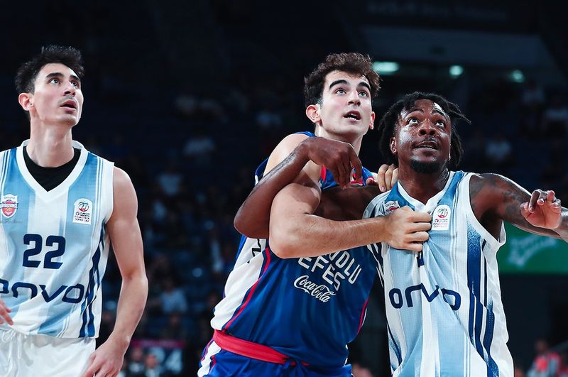 Чемпіонат Туреччини: "Анадолу" почав сезон з важкої перемоги 2 - basket.com.ua Чемпіонат Туреччини: "Анадолу" почав сезон з важкої перемоги 1 - basket.com.ua