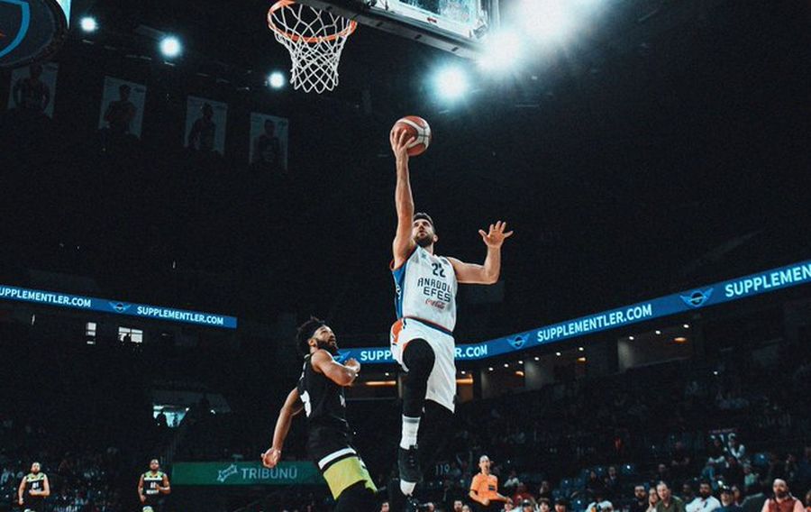 Чемпіонат Туреччини, 23-й тур: "Анадолу" мав проблеми з середняком 2 - basket.com.ua Чемпіонат Туреччини, 23-й тур: "Анадолу" мав проблеми з середняком 1 - basket.com.ua