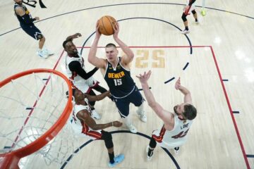 Нікола Йокич повторив декілька рекордів завдяки своїй успішній грі проти "Маямі" 37 - basket.com.ua