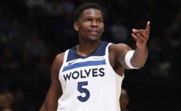 Едвардс завдяки 24 очкам у першій чверті гри з "Далласом" став рекордсменом "Тімбервулвз" 45