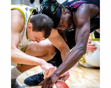 Українці за кордоном: Антіпов, Бояркін, Тітов, Скапінцев, Новицький 35