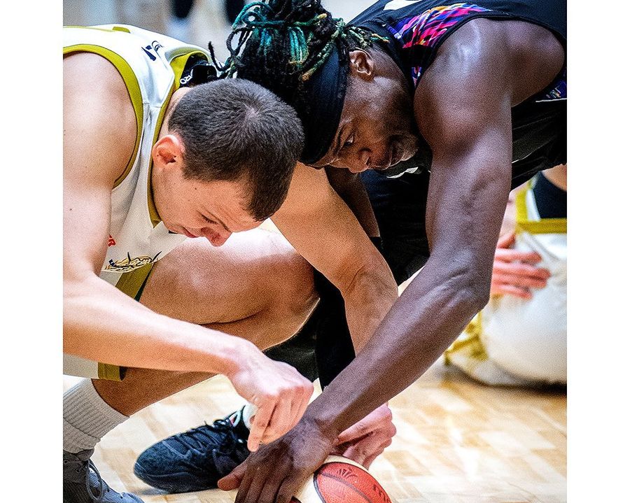 Українці за кордоном: Антіпов, Бояркін, Тітов, Скапінцев, Новицький 1