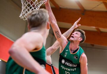 Українці за кордоном: Пустовий, Санон, Ткаченко, Ковляр, Близнюк, Бобров, Шевченко, Ковальов 35