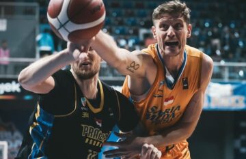 Українці за кордоном: команда Пустового вийшла до півфіналу чемпіонату Індонезії 49