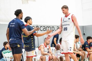 Українці за кордоном: Пустовий зіграв проти клубу Євроліги, Новицький набрав 8 очок 41