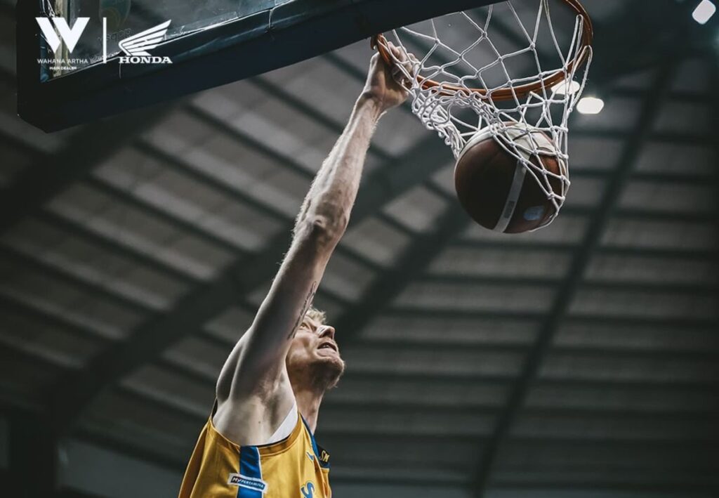 Українці за кордоном: Пустовий за 19 хвилин набрав майже дабл-дабл 1