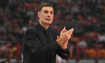 Топовий тренер Євроліги відмовився від співпраці зі своїм агентом 55 - basket.com.ua