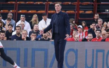 Зірка "Олімпіакоса" показово не потис руку головному тренеру під час заміни 27 - basket.com.ua