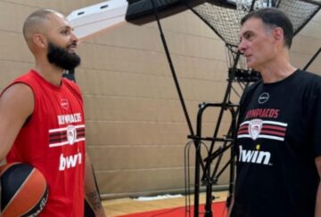 Наставник "Олімпіакоса" розповів, як проходив процес переговорів з Еваном Фурньє 31