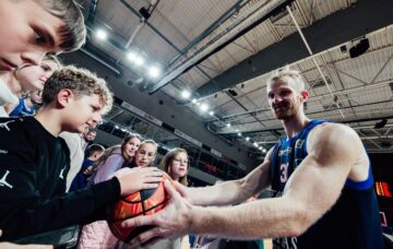 Українці за кордоном: Ткаченко, Санон, Бобров, Липовий, Павлов, Крутоус, Близнюк, Герун, Путра 23