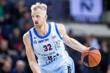 Українці за кордоном: Близнюк, Зотов, Войналович, Герун, Кличко, Ковальов, Липовий, Балабан 33