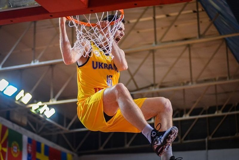 Богдан Бринюк визначився з клубом на наступний сезон 2 - basket.com.ua Богдан Бринюк визначився з клубом на наступний сезон 1 - basket.com.ua