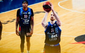 Українці за кордоном: Близнюк, Ткаченко 53