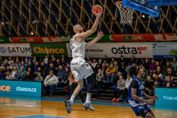 Українці за кордоном: Шевченко, Бринюк, Чумаков, Фролов, Анікієнко, Беліков, Ковтун, Балабан 49