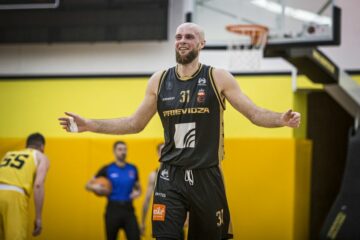 Українці за кордоном: Бєліков, Бринюк, Константиновський 35