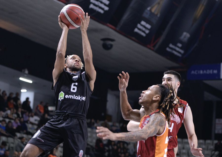 Чемпіонат Туреччини, 19-й тур: результати матчів 4 березня 2 - basket.com.ua Чемпіонат Туреччини, 19-й тур: результати матчів 4 березня 1 - basket.com.ua