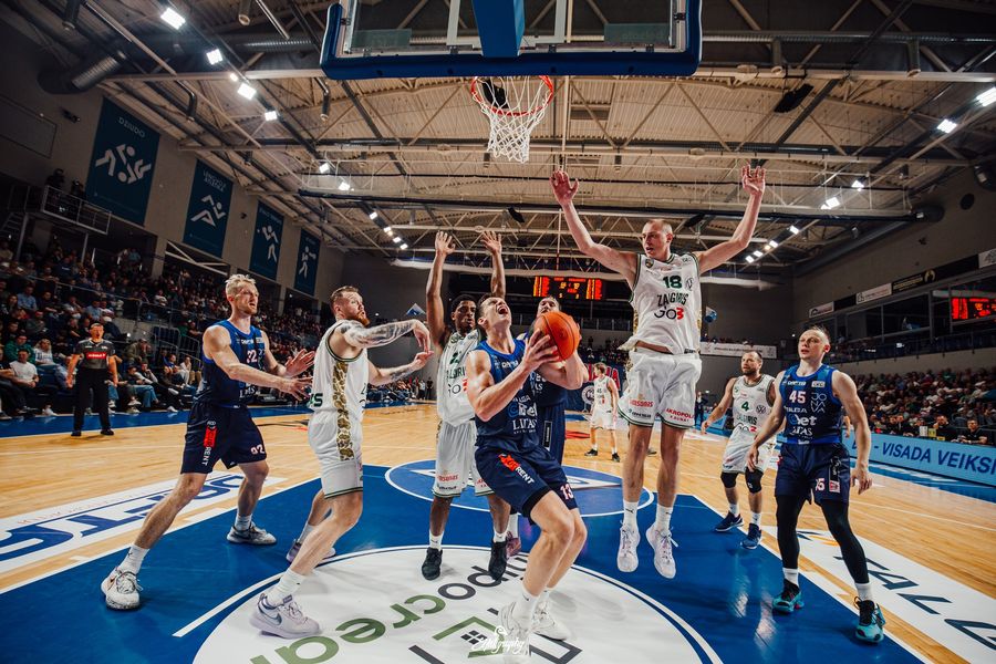 Українці за кордоном: Близнюк, Зотов, Шиманський, Бєліков, Путра, Яцковець, Ростоцька 1