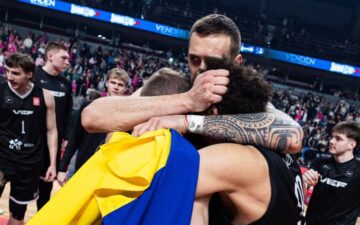 Українці за кордоном: Бобров, Санон, Новицький 49