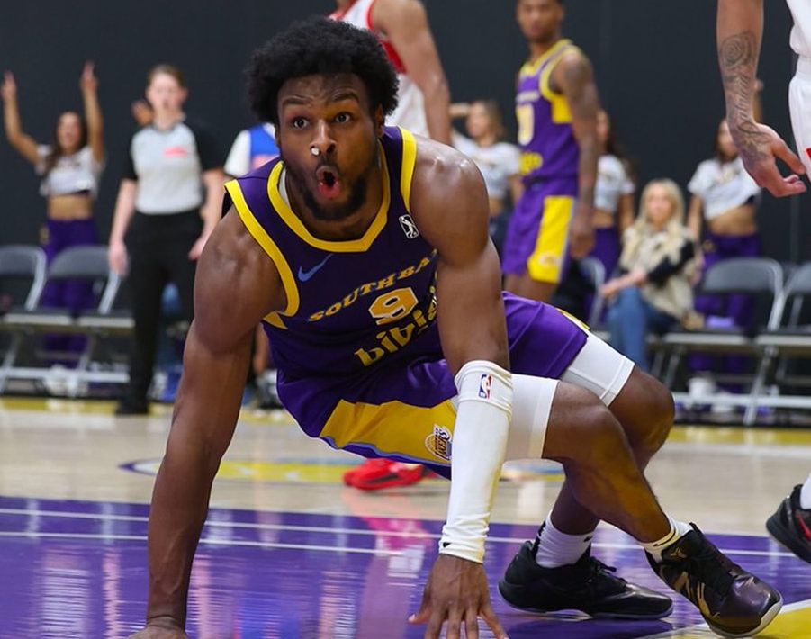 Чудовий постер і кар'єр-хай: Бронні Джеймс провів сильний матч у G-лізі проти команди Скапінцева 1