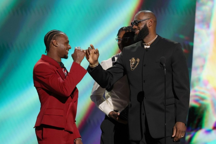 Відбувся другий раунд драфту НБА. "Лейкерс" вибрали Бронні Джеймса, він гратиме разом з Леброном 1