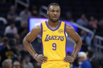 "Лейкерс" вирішили перевести Бронні Джеймса в G-Лігу. Леброн відреагував 51