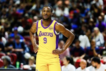 Бронні Джеймс підкорив вражаючий рекорд Меджика Джонсона, провівши кращий матч в НБА 33