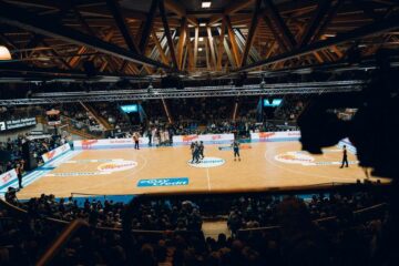 Клуб Бундесліги придбав швидку та дві пожежні машини для України 61 - basket.com.ua