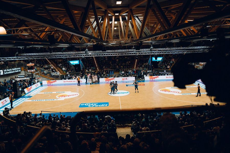 Клуб Бундесліги придбав швидку та дві пожежні машини для України 2 - basket.com.ua Клуб Бундесліги придбав швидку та дві пожежні машини для України 1 - basket.com.ua