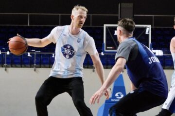 Українці за кордоном: Ковляр, Близнюк, Зотов 53