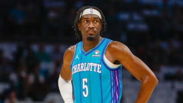 "Фінікс" виміняв центрового, від якого "Лейкерс" відмовилися за добу 47