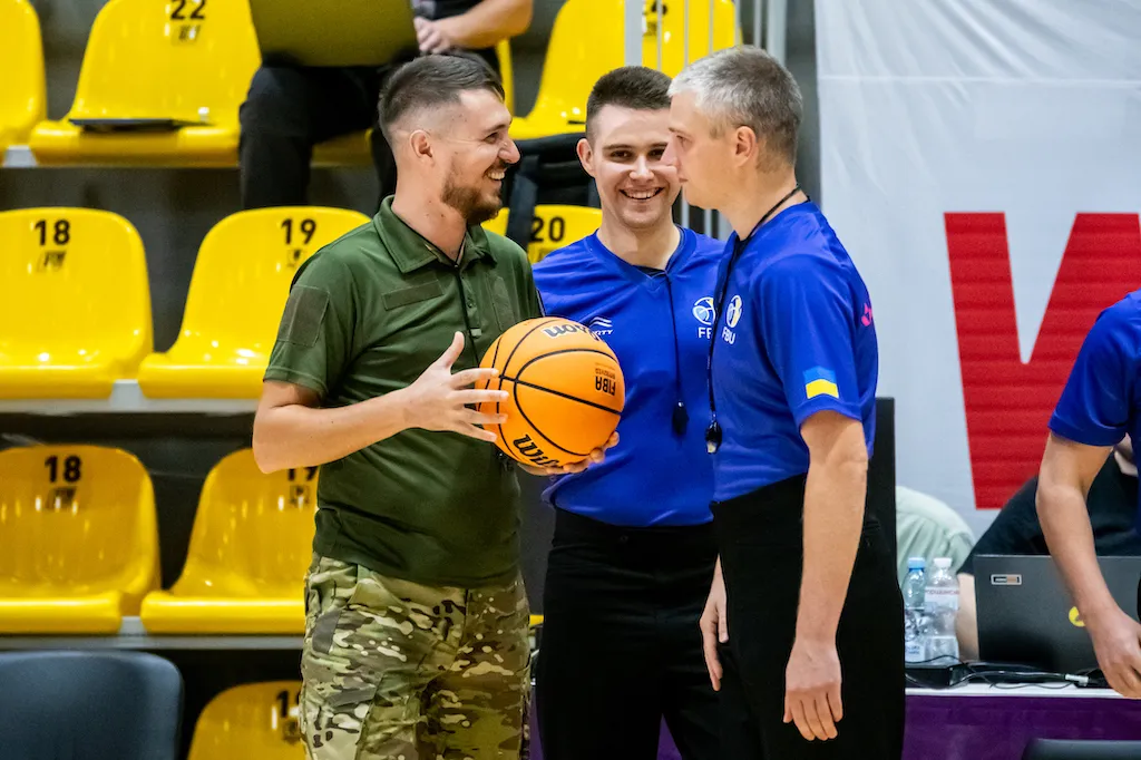 Андрій Менько: "Покинути баскетбол не можу, але залишатимусь в ЗСУ до перемоги" 2 - basket.com.ua Андрій Менько: "Покинути баскетбол не можу, але залишатимусь в ЗСУ до перемоги" 1 - basket.com.ua