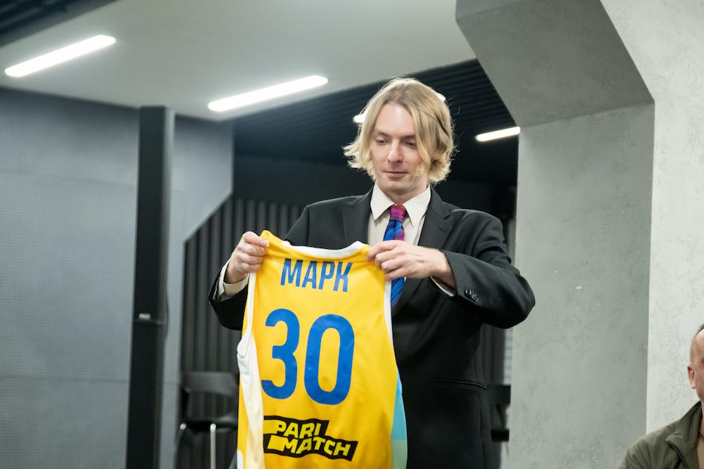 Український комік Марк Куцевалов - амбасадор збірної України 2 - basket.com.ua Український комік Марк Куцевалов - амбасадор збірної України 1 - basket.com.ua