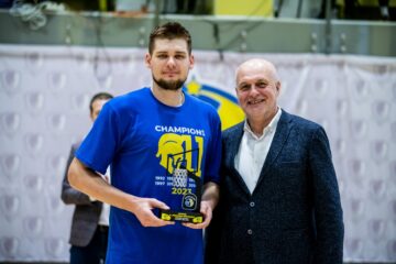 Максим Сандул — володар нагороди імені Олександра Білостінного найкращому центровому Суперліги 41