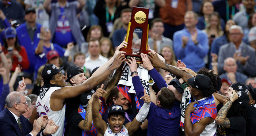 "Канзас" став переможцем "Березневого божевілля" NCAA 2 - basket.com.ua "Канзас" став переможцем "Березневого божевілля" NCAA 1 - basket.com.ua