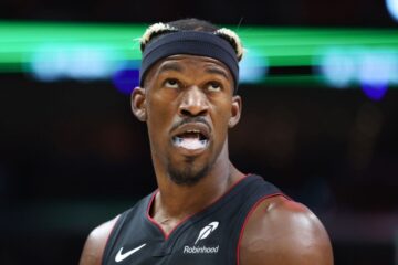 Джиммі Батлер перейшов в "Голден Стейт" в результаті мегаобміну і отримав новий контракт на 121 млн 45