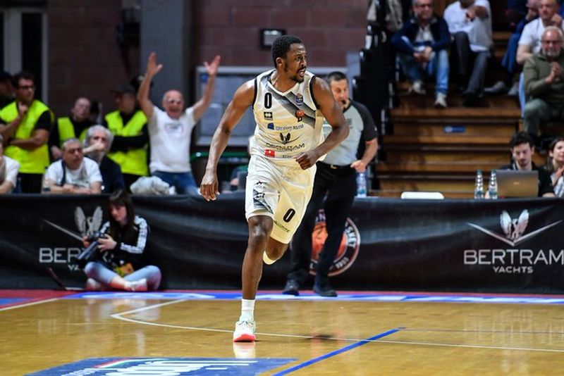 Чемпіонат Італії, 1/4 фіналу: результат матчу 16 травня 2 - basket.com.ua Чемпіонат Італії, 1/4 фіналу: результат матчу 16 травня 1 - basket.com.ua