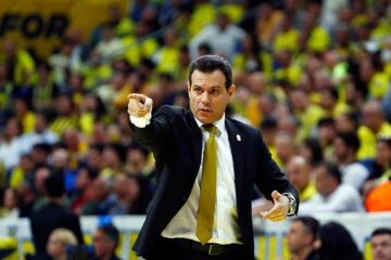 Тренер, якого клуб Євроліги звільнив під час сезону, може очолити "Барселону" 29