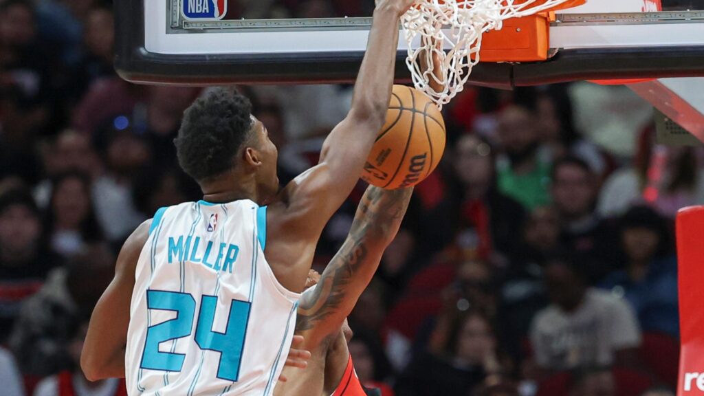 Данк Брендона Міллера через двох суперників — в топ-10 моментів дня в НБА 1