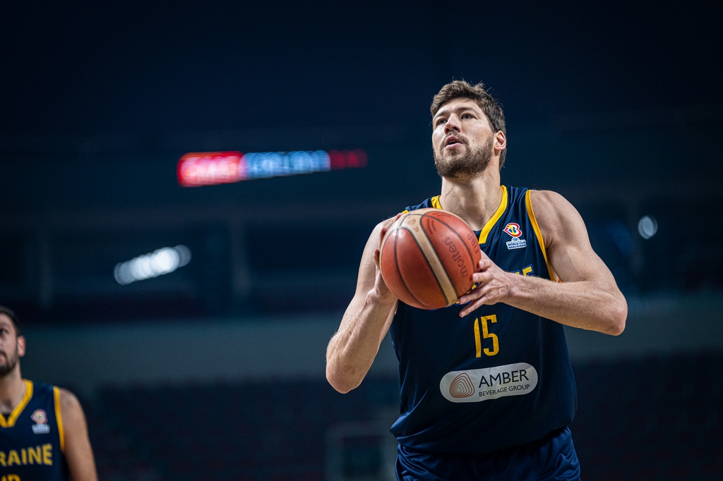 basketball-player-gets-killed-during-game-he-is-reborn-as-a-ball-to