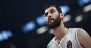 "Анадолу Ефес" домовився про трансфер іменитого гравця збірної Греції 49