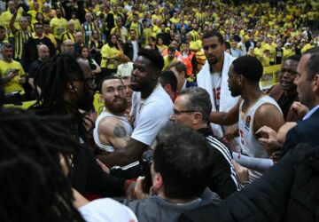 Фанати "Фенербахче" напали на гравців "Монако" після фінальної сирени 49 - basket.com.ua