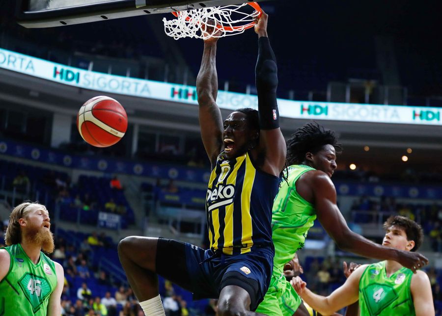 Чемпіонат Туреччини, 1/4 фіналу: результати матчів 27 травня 2 - basket.com.ua Чемпіонат Туреччини, 1/4 фіналу: результати матчів 27 травня 1 - basket.com.ua