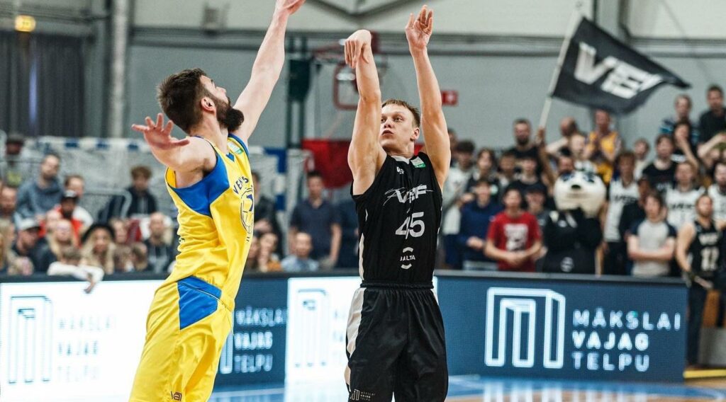 Українці за кордоном: Зотов 1 - basket.com.ua