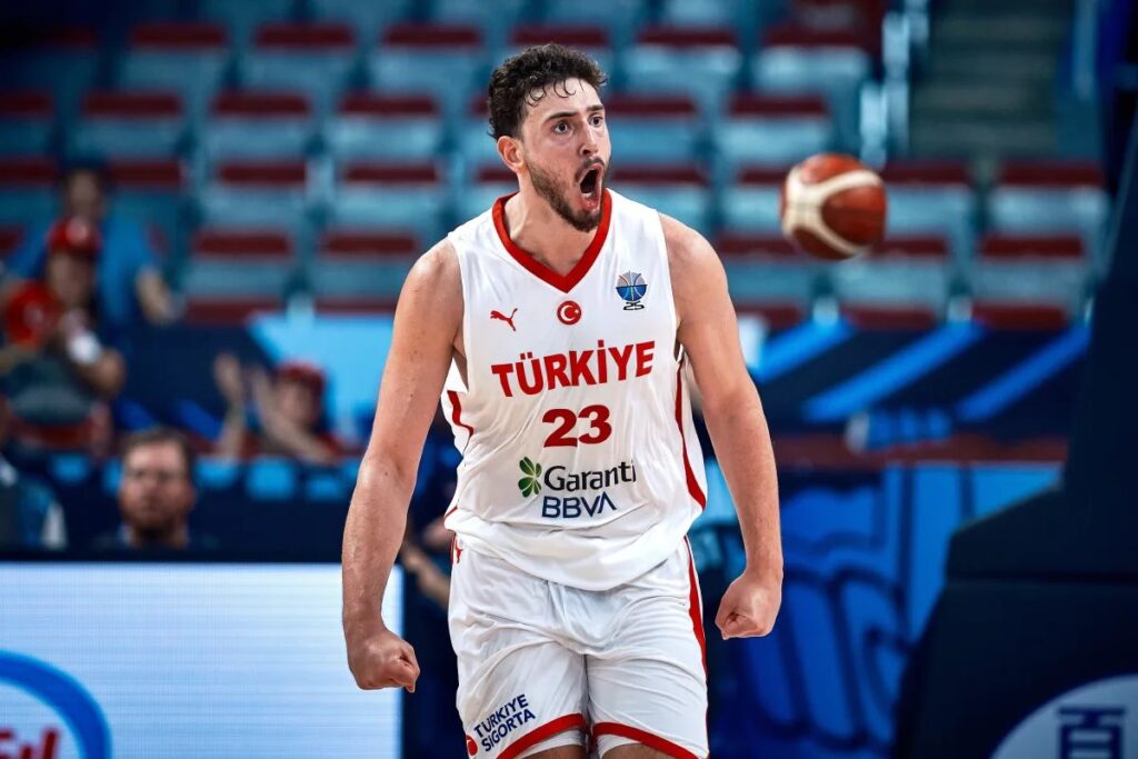 Альперен Шенгюн встановив рекорд сторіччя і вперше за 16 років вивів Туреччину в чвертьфінал Євробаскету 1