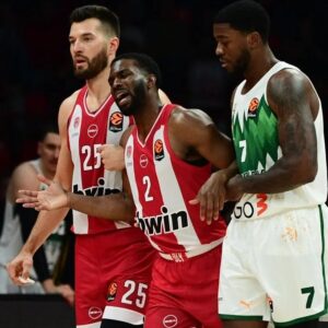 Барцокас та гравці "Олімпіакоса" прокоментували травму Еванса. Баскетболіста підтримав навіть "Панатінаїкос" 13