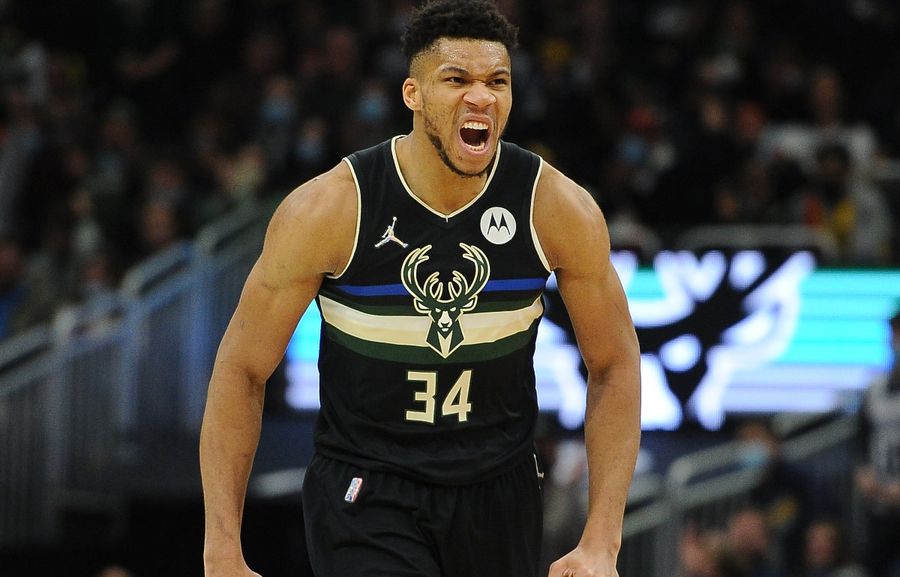 Янніс Адетокумбо випадково вибив зуб гравцю "Фінікса" 1 - basket.com.ua