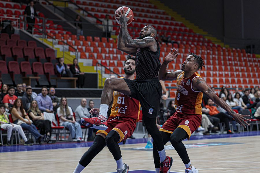 Чемпіонат Туреччини, 25-й тур: "Галатасарай" програв аутсайдеру 2 - basket.com.ua Чемпіонат Туреччини, 25-й тур: "Галатасарай" програв аутсайдеру 1 - basket.com.ua