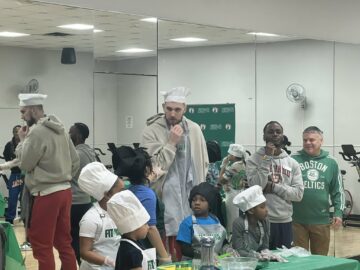 Святослав Михайлюк взяв участь у кулінарному конкурсі і програв своєму зірковому одноклубнику 35 - basket.com.ua